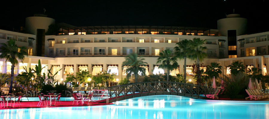 <span class="anahtar">RIXOS Tekirova Hotel <br /></span>Tekirova / ANTALYA / 2001 / 52000 m2  