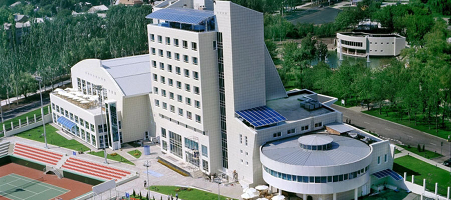 <span class="anahtar">Victoria Hotel & Sport Complex <br /></span>Donetsk / UKRAYNA / 2002 / 21000 m2  